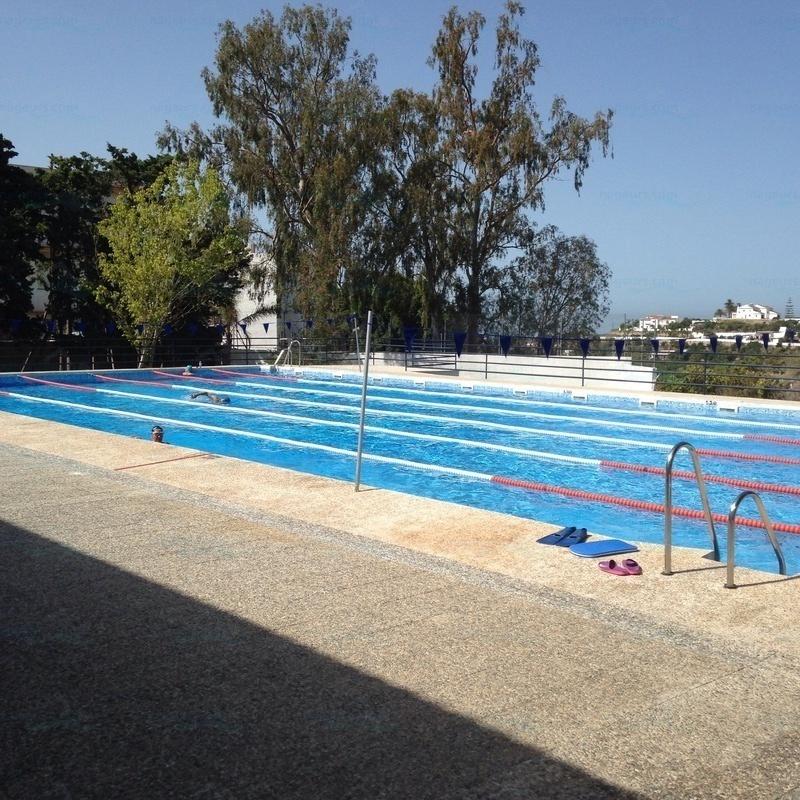 Acceso Pabellón y Piscina Municipal de Nerja