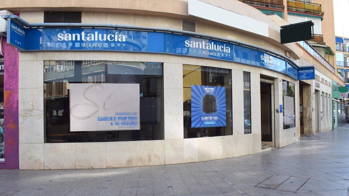 Agencia de Santalucía Seguros features a modern exterior with large windows and blue signage in Torremolinos.