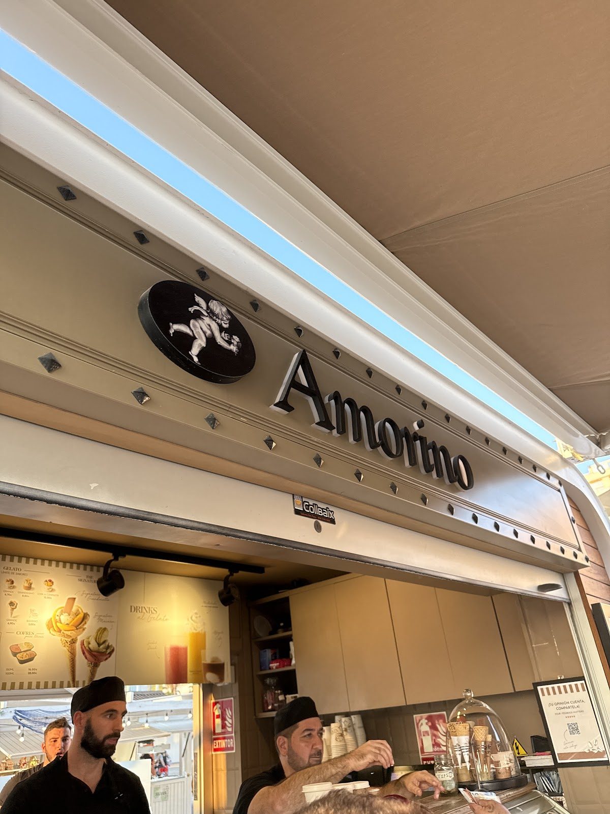 Amorino Gelato stall with staff serving gelato at Muelle Uno in Málaga.