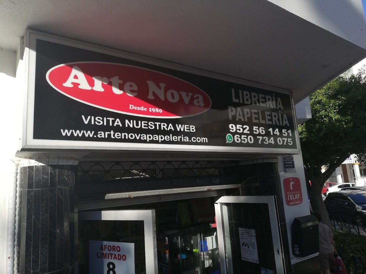 The sign for ARTE NOVA Librería - Papelería displays contact information and promotes their website.
