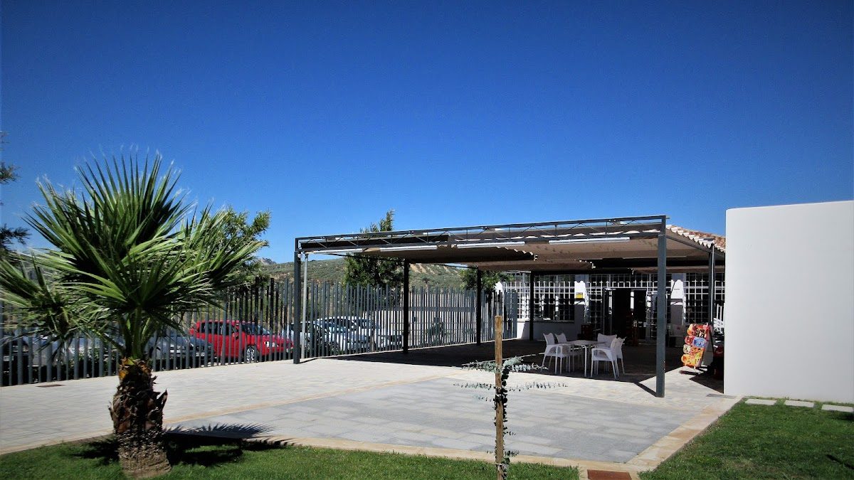 Bar la piscina