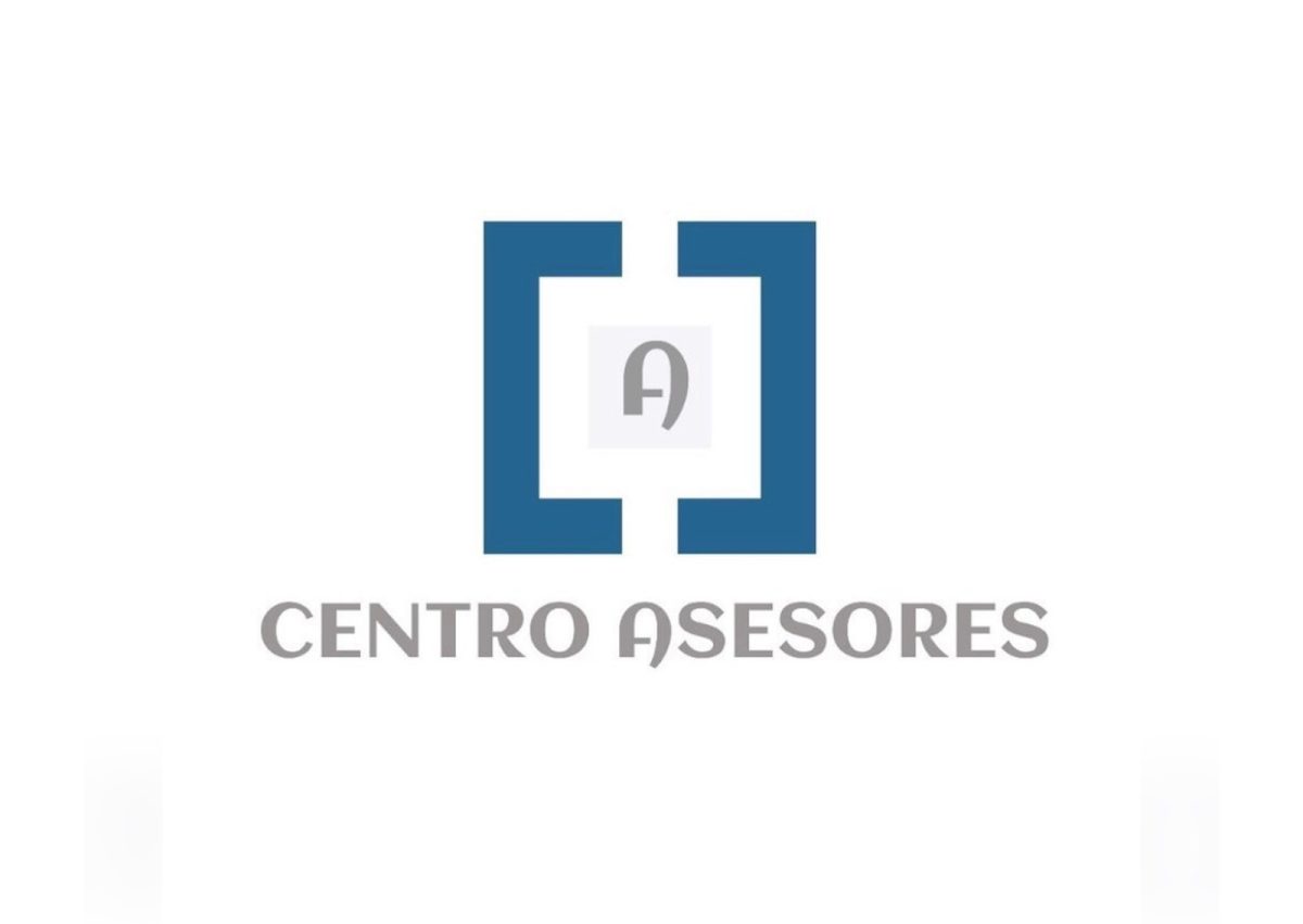 Logotipo de Centro Asesores Málaga con un diseño en azul y blanco donde se muestra el nombre de forma destacada.