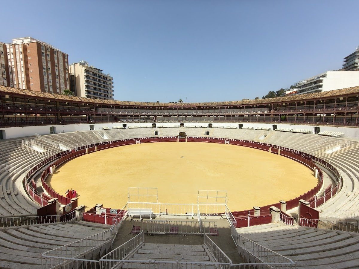 The image shows the interior of the bullring at Centro de Experiencias Inmersivas de la Tauromaquía in Málaga.