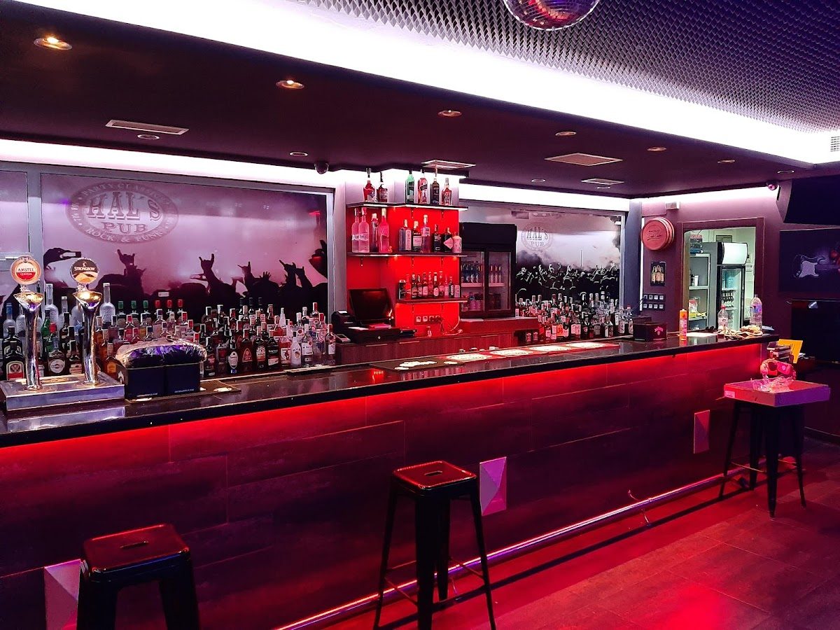 Hal's Pub