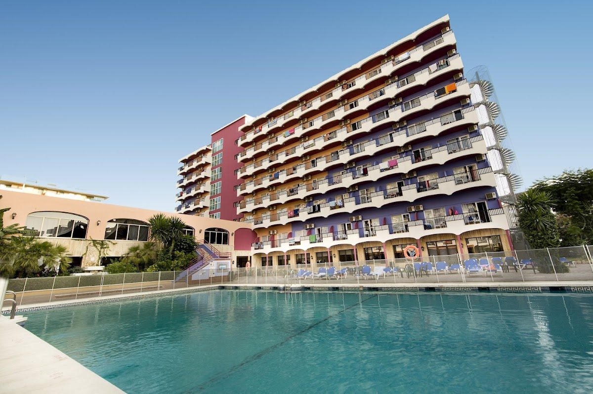 Hotel Monarque Fuengirola Park features a large outdoor pool surrounded by sun loungers and a multi-story building.