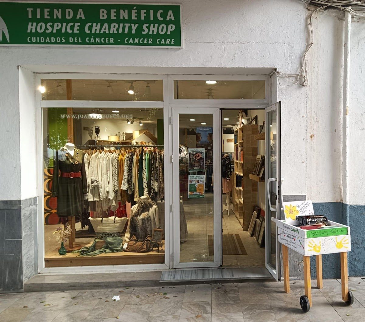 JOAN by Cudeca Charity Shop, Coín