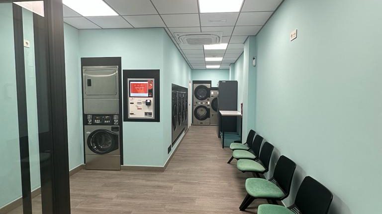 LÁVALA Lavanderia autoservicio/Self-service laundry