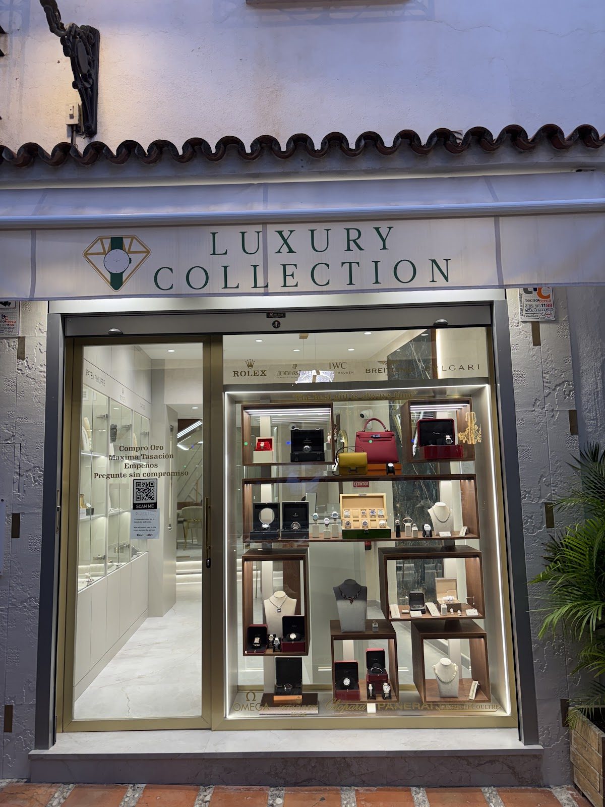The storefront of Luxury Collection by Timeoutlet features elegant jewellery displays and a modern design.