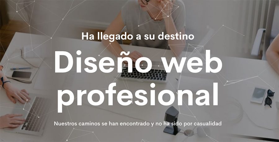 Un espacio de trabajo moderno que ofrece un entorno colaborativo para el diseño web en Manilva Web Design.