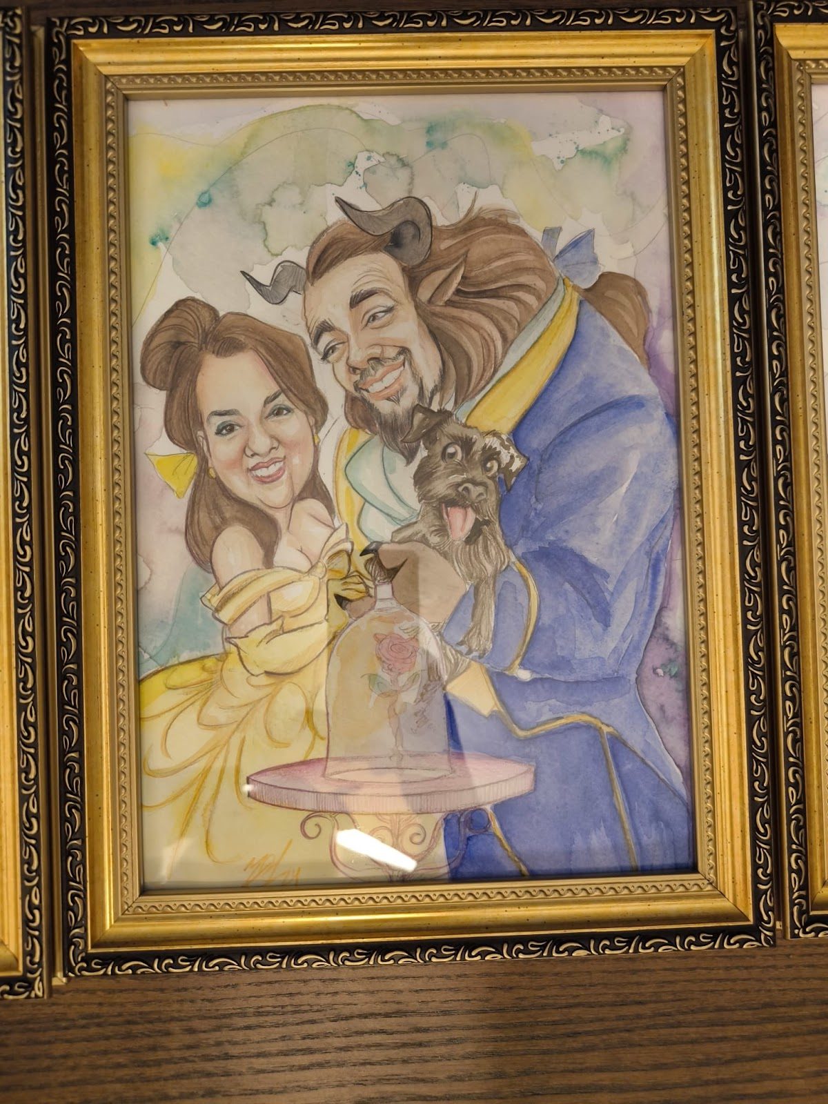 Una caricatura en acuarela enmarcada de una pareja con un perro, con una temática de cuento de hadas llena de fantasía.