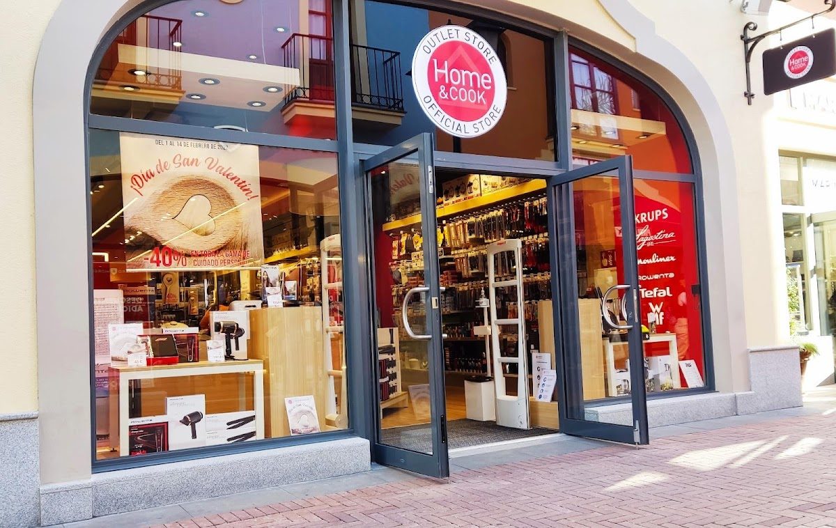 Outlet Home & Cook