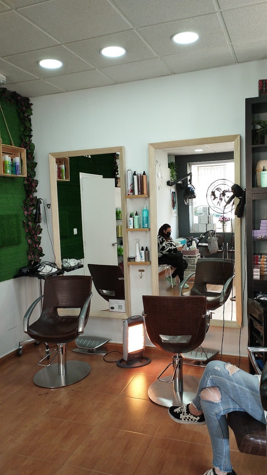 Peluquería,Estética & Barbería Mónica Macías Antequera