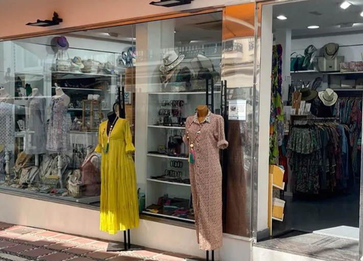 Pibita Marbella features colorful clothing displays and accessories in its storefront.