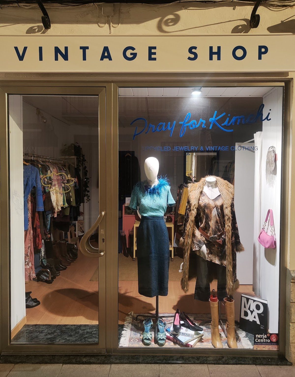 Pray for kimchi _Vintage shop