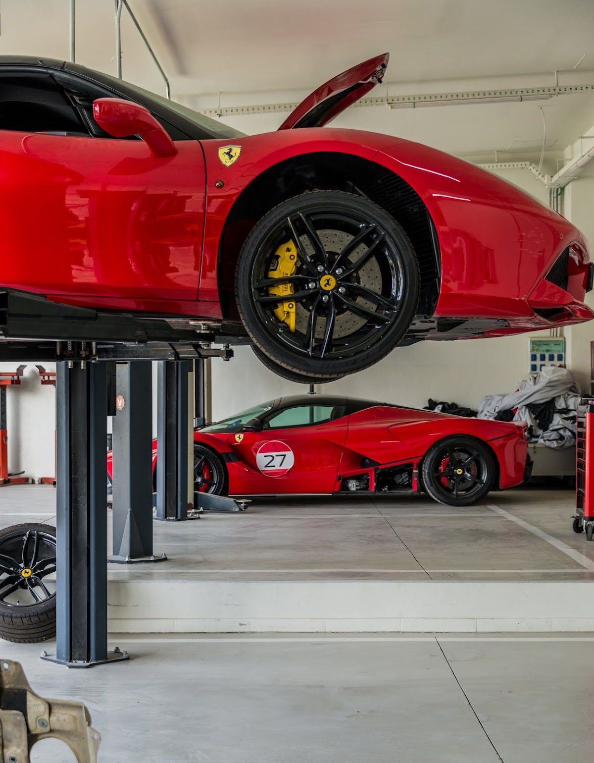 Taller Oficial Ferrari Dealer C. de Salamanca (Marbella)