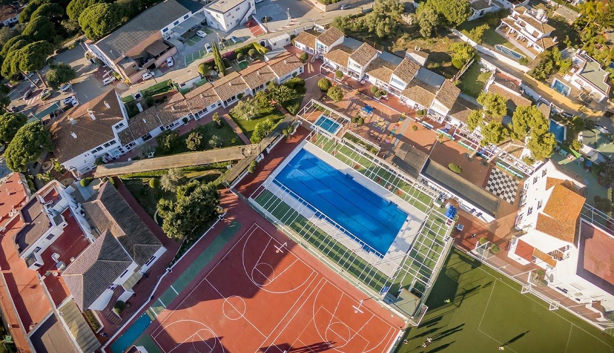 The English International College