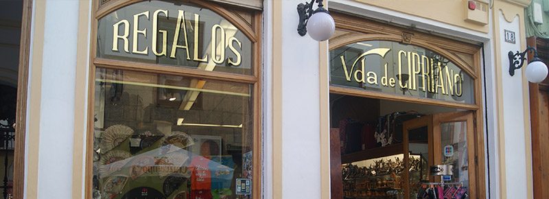 The storefront of Viuda De Cipriano features elegant signage and displays various gifts and souvenirs.